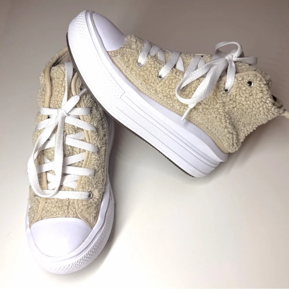 Converse Kids Chuck Taylor All Star Move Platform Sherpa Sneakers Size- 1.5
